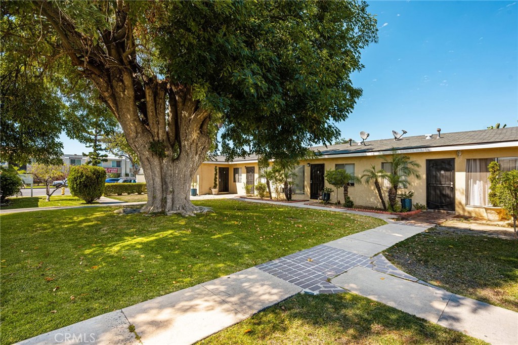1256 N Placentia