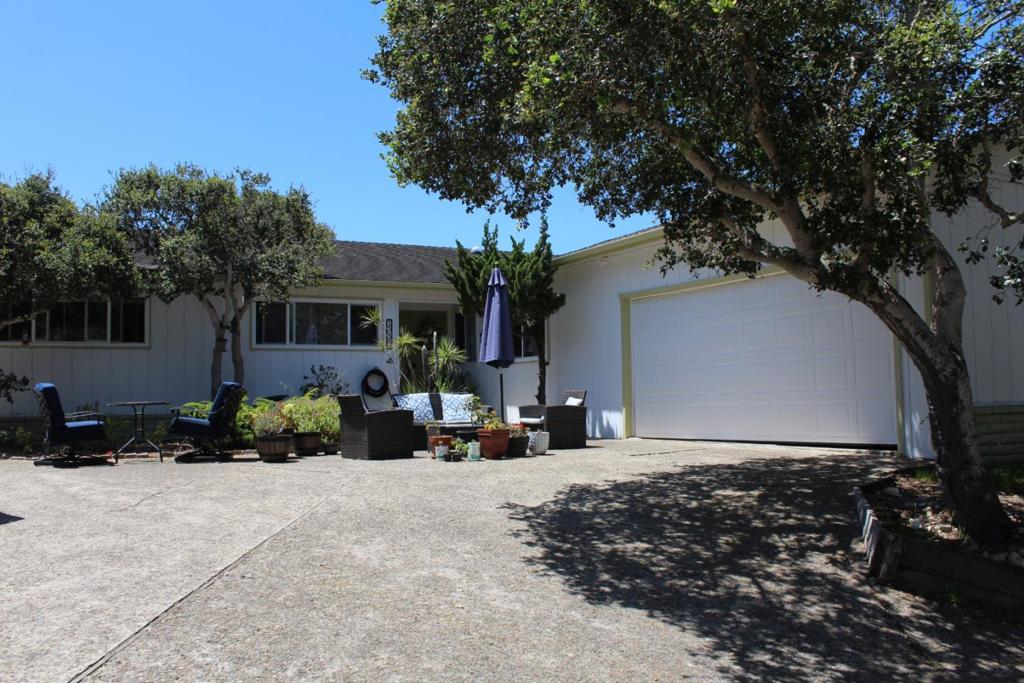 15480 Oak Hills Drive