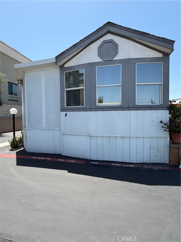 1660 Whittier Ave 4