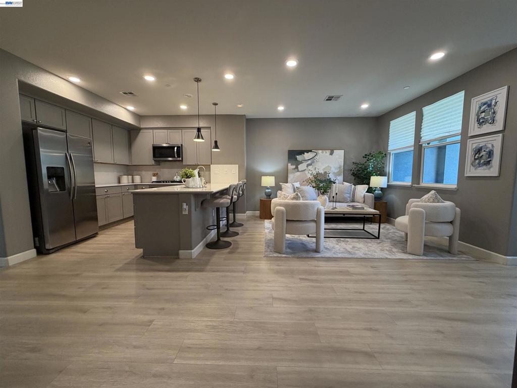 558 Clover Cir