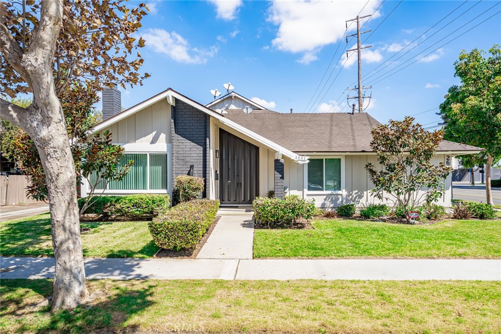 2601 W Juniper