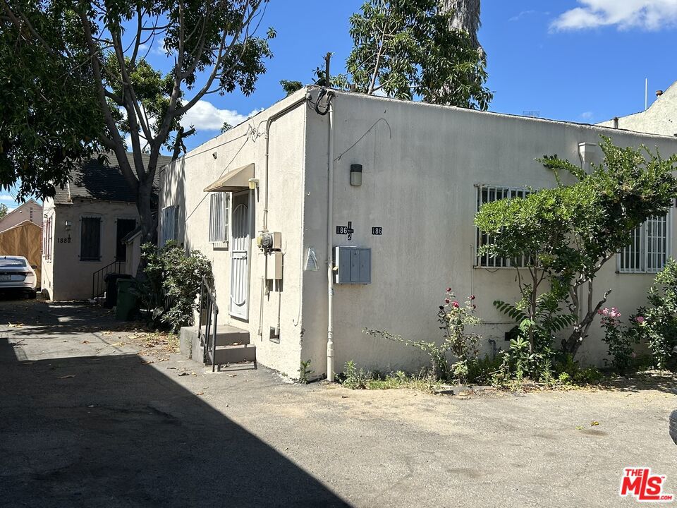 186 E Vernon Avenue