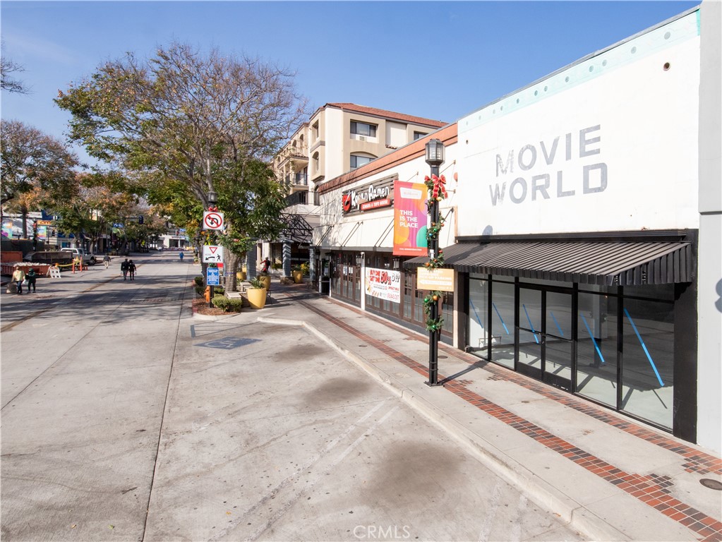 212 N San Fernando Boulevard