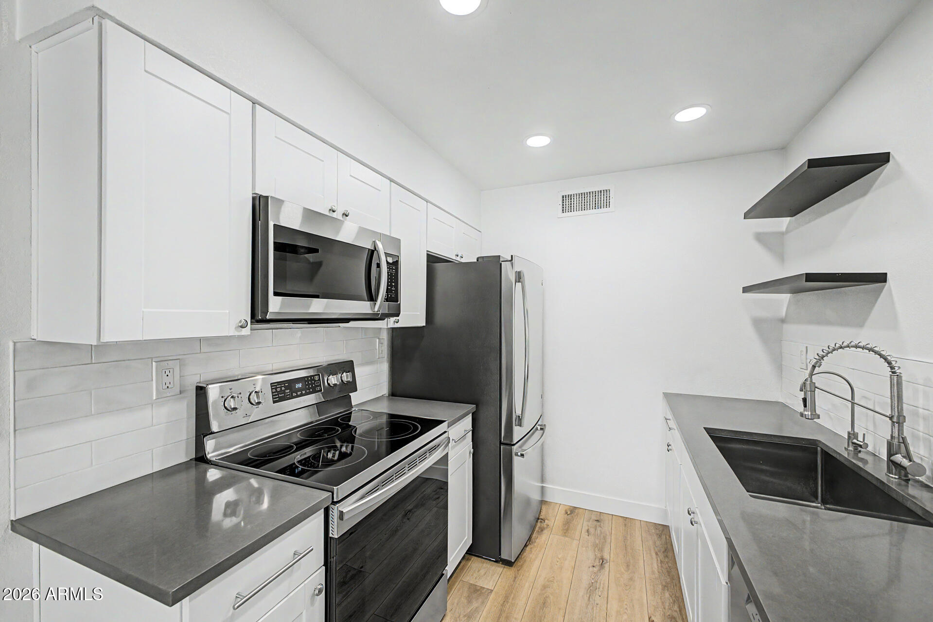 5631 S BOUNTY Court B, Tempe, AZ 85283