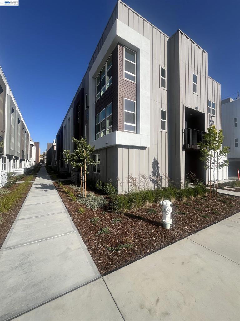 2015 Clement Avenue