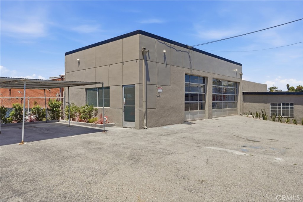 713 E El Segundo
