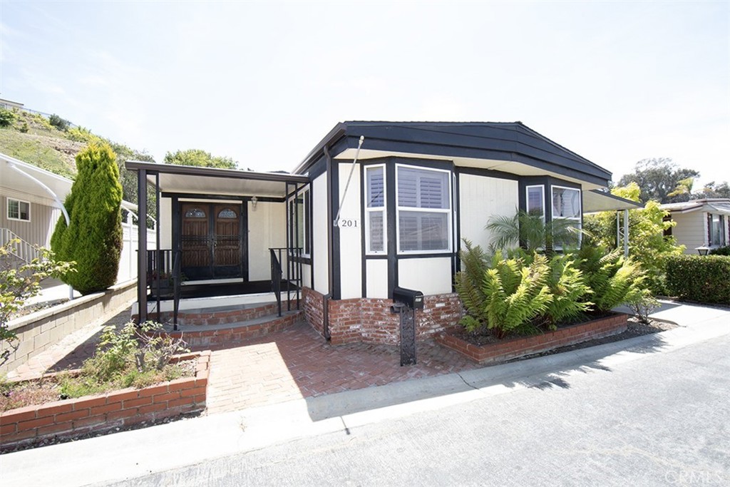 2550 Pacific Coast Hwy #201