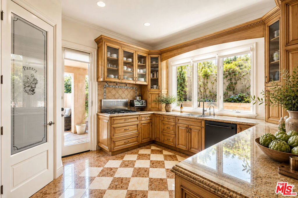 868 Braewood Court