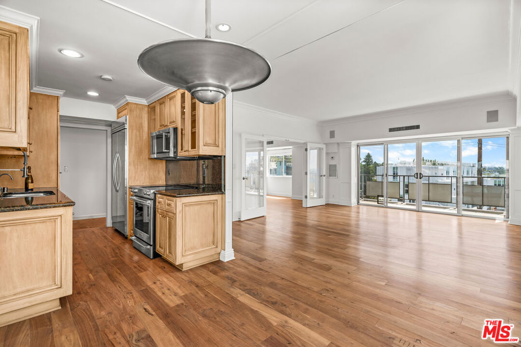 1155 N La Cienega Boulevard 306