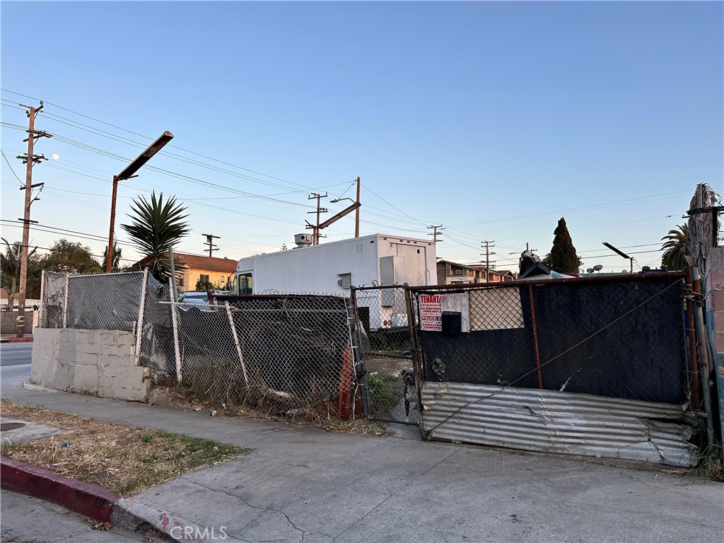10305 S Normandie