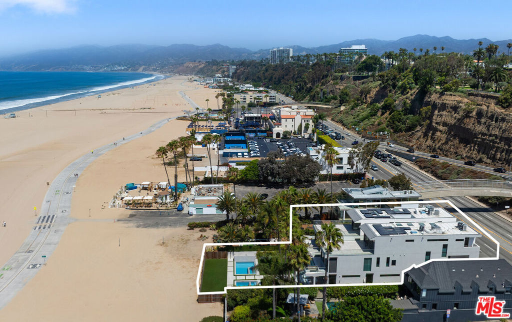 938 - 940 Palisades Beach Road