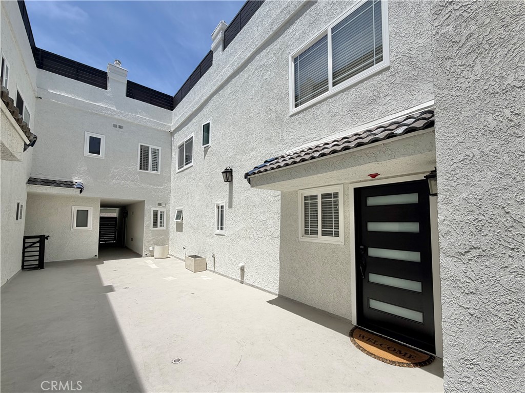 425 S Catalina Avenue 4