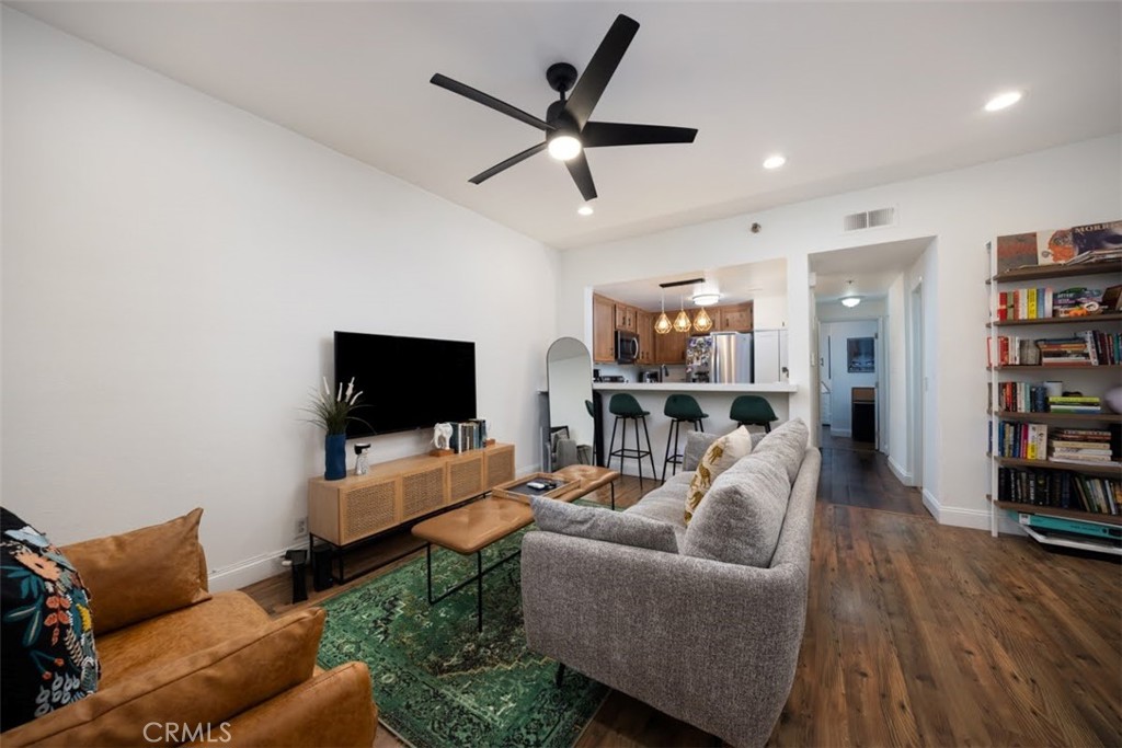 720 W 4th 110