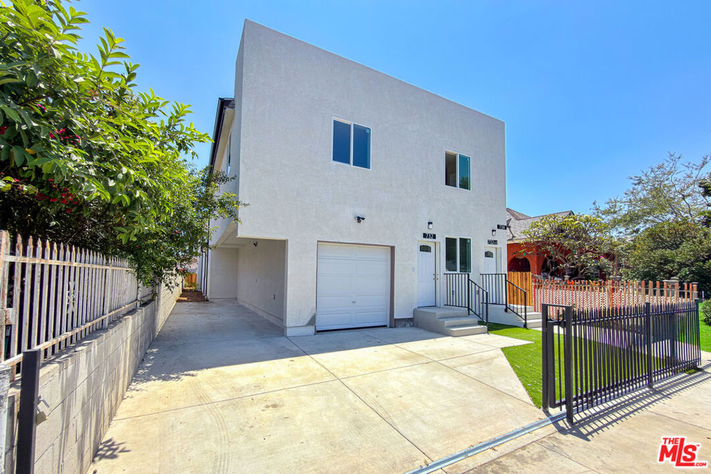 732 E 52nd Street