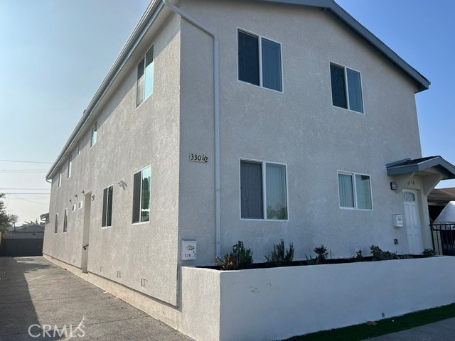 330 1/2 E 99th