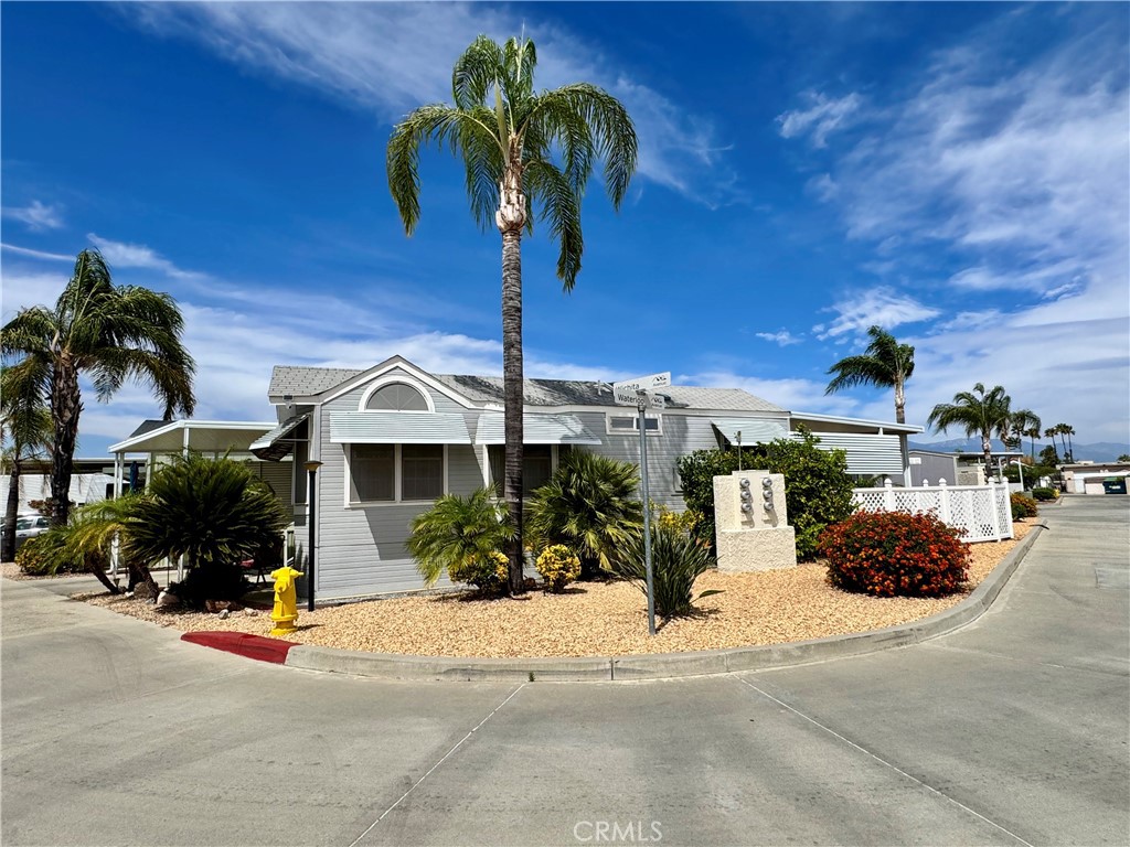 1295 S Cawston 443