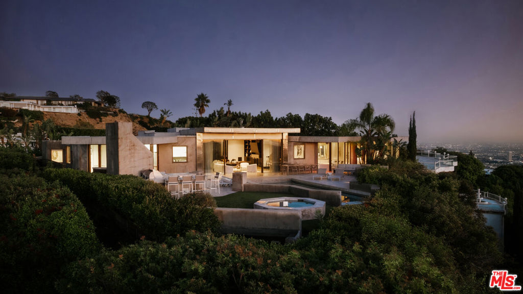 301 Trousdale Place
