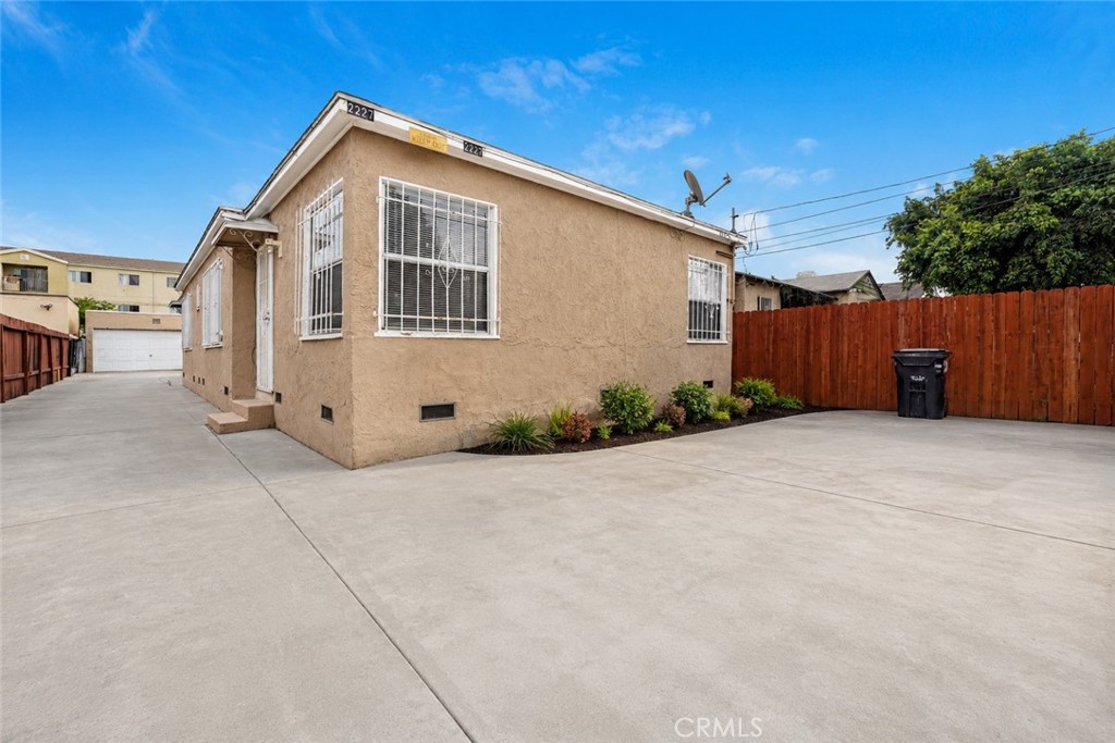 2227 E 112th