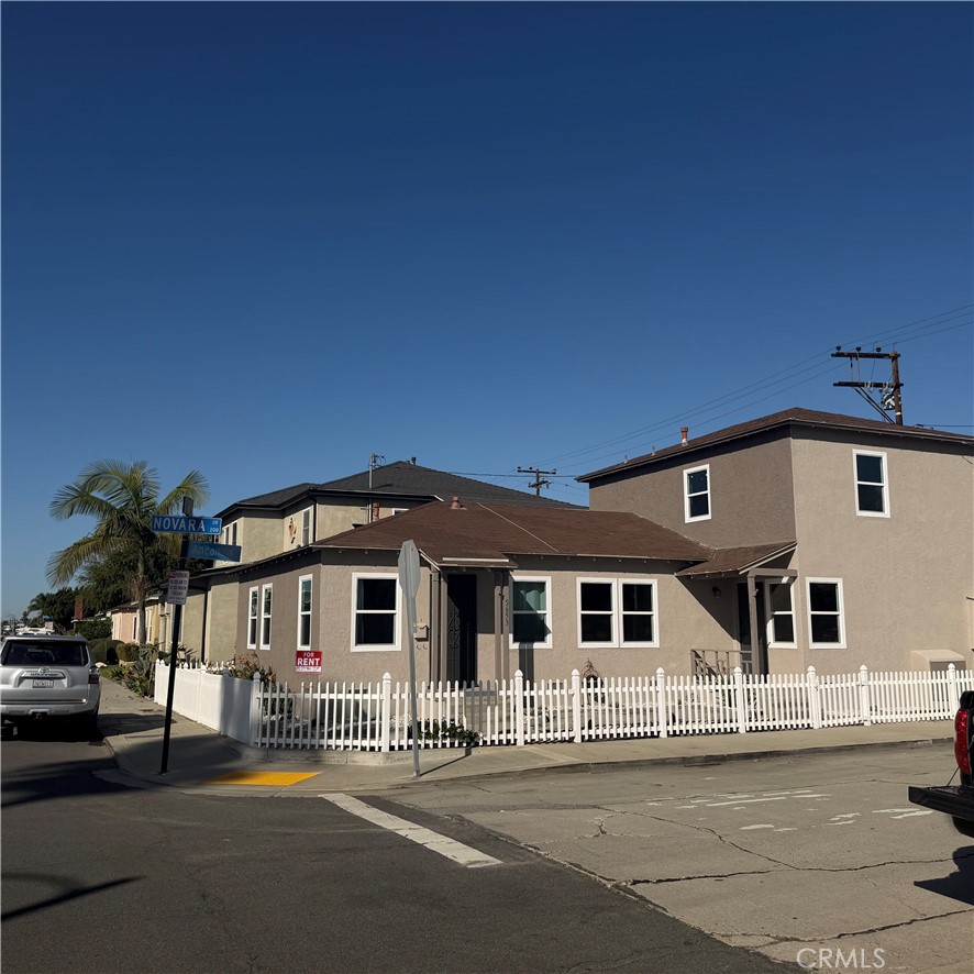 5653 E 2nd
