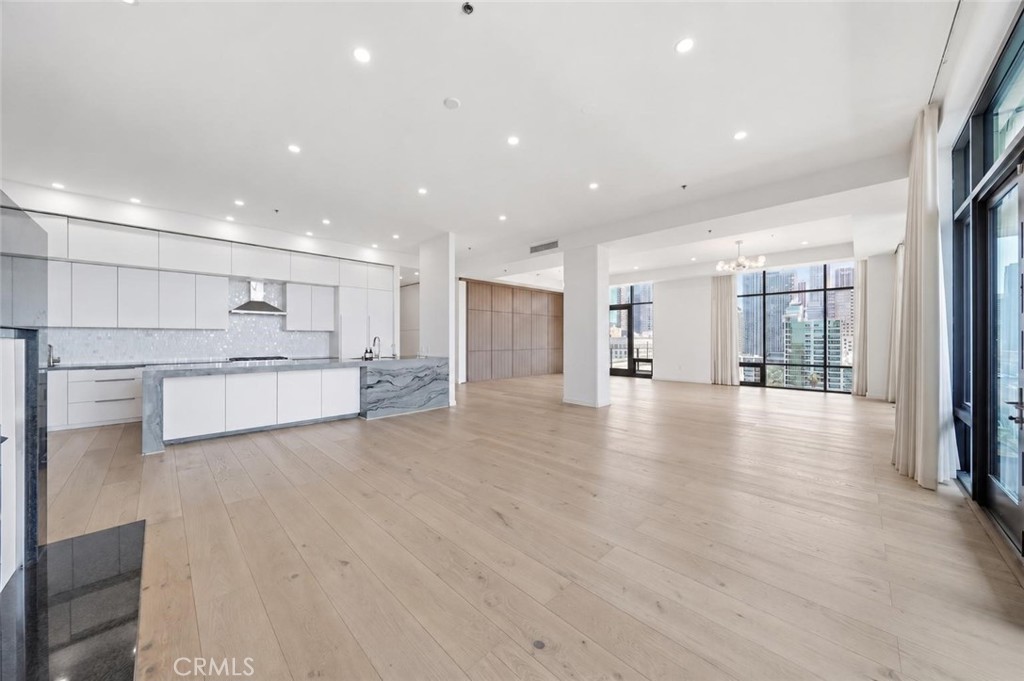 1111 S Grand Avenue PH 5