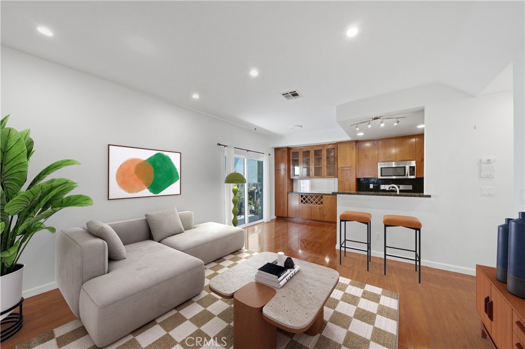 1554 N Hobart 2