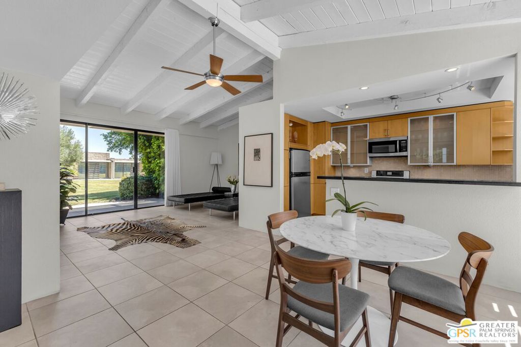 858 N Calle De Mimosas