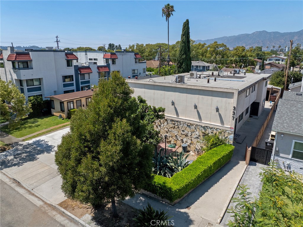 337 W Acacia Avenue