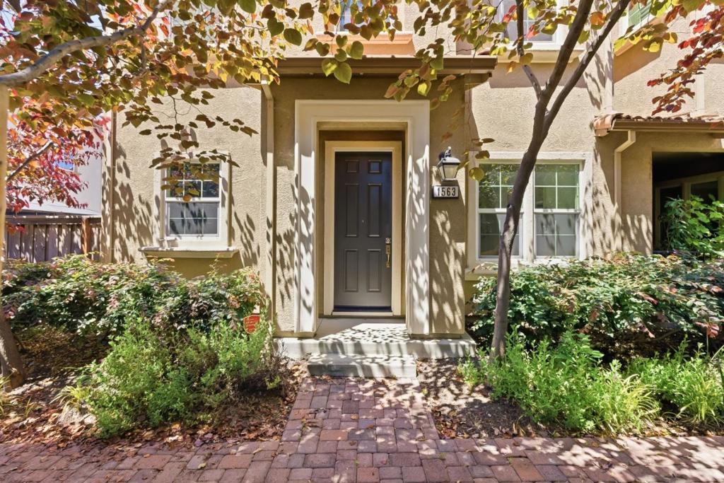 1563 Middle Lane
