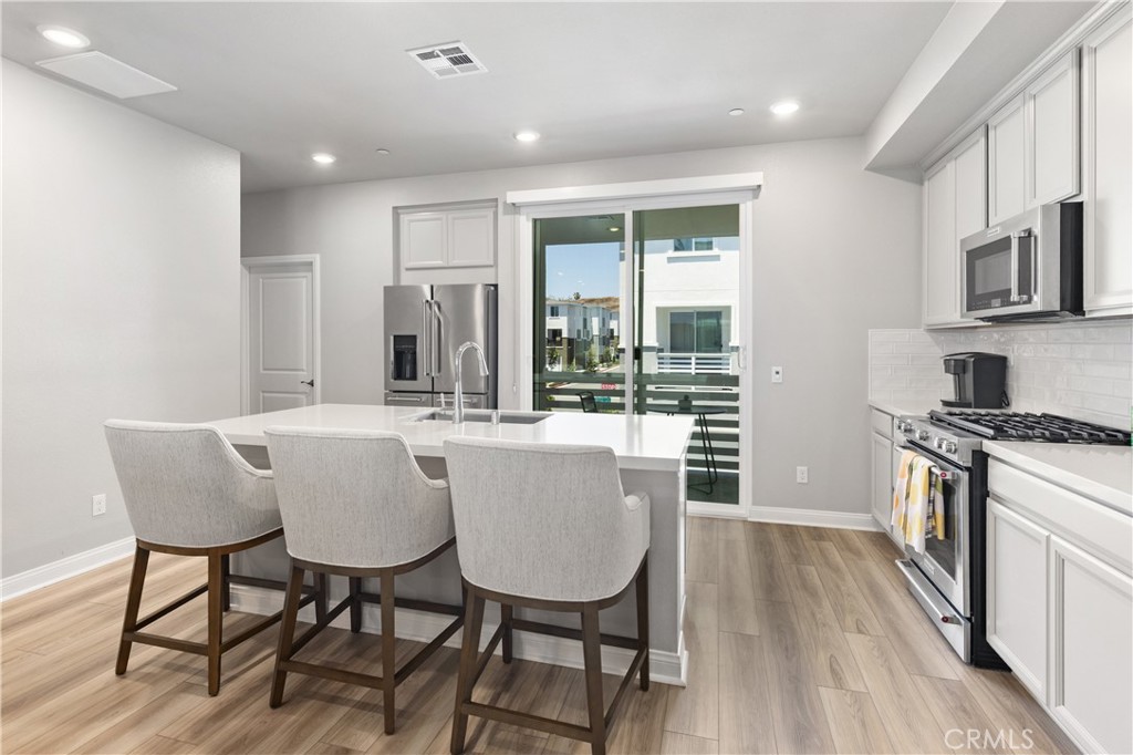 1472 W Sunrise Lane