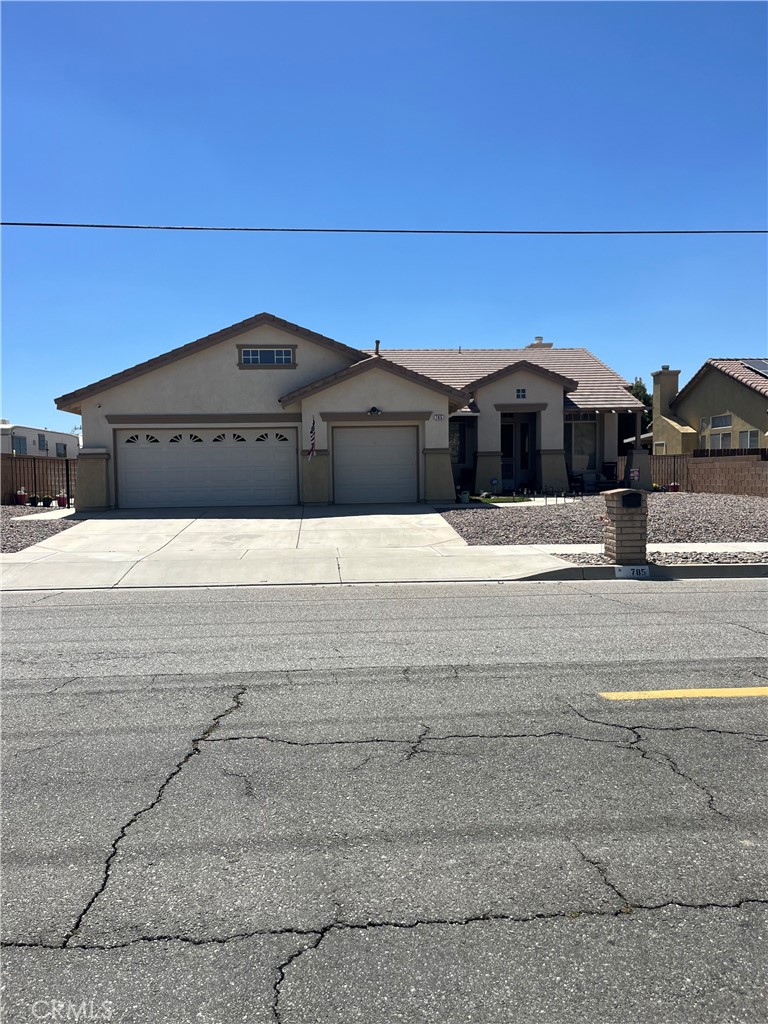 785 N Hemet