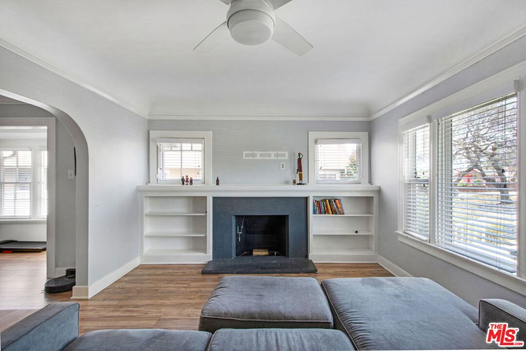 2051 W 78th Place