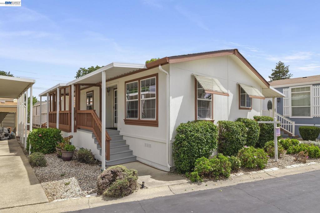 3263 Vineyard Ave., #187