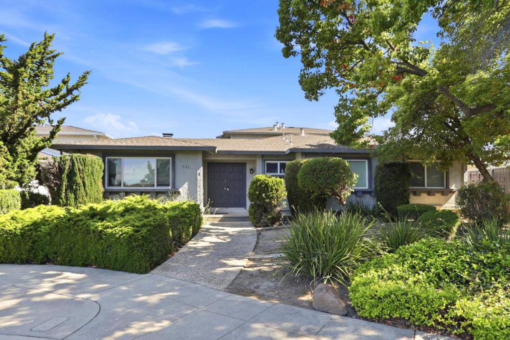 646 Bolton Court