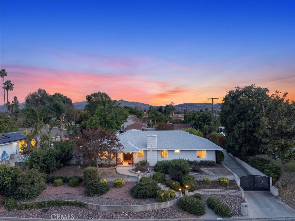 2859 Vista Way