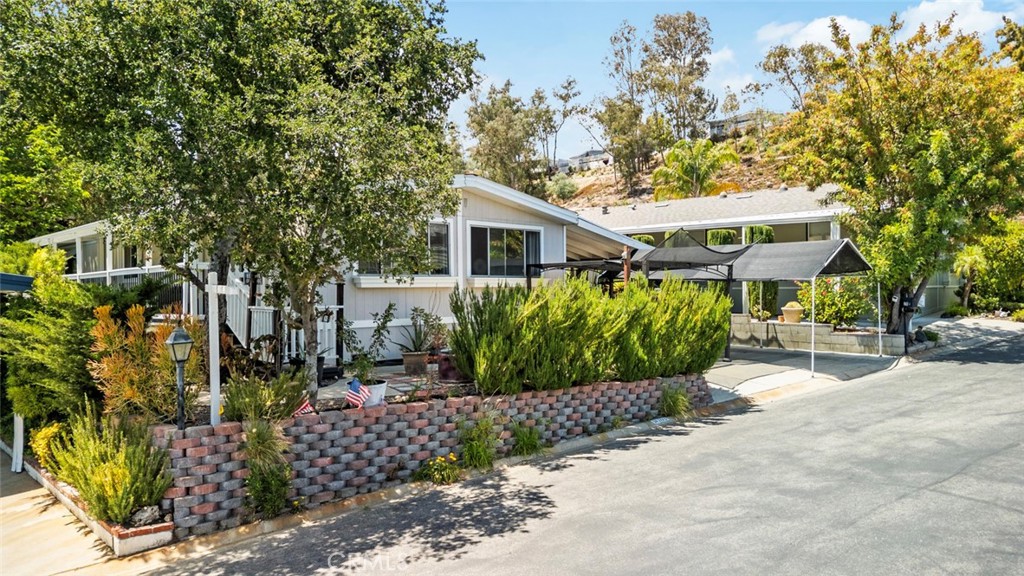 23777 Mulholland Hwy 203