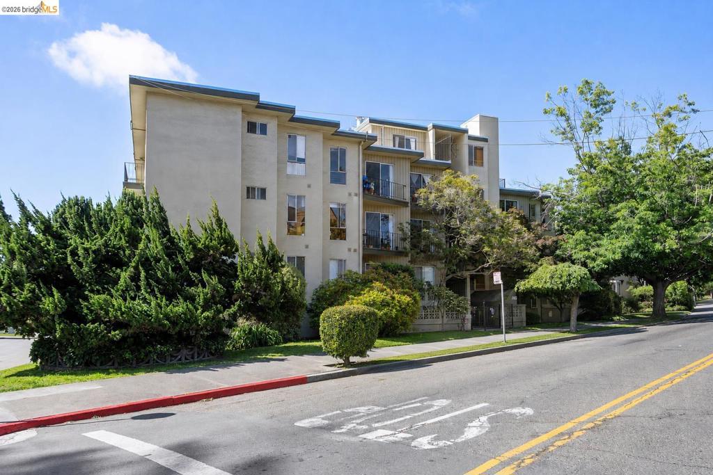 469 Van Buren Ave