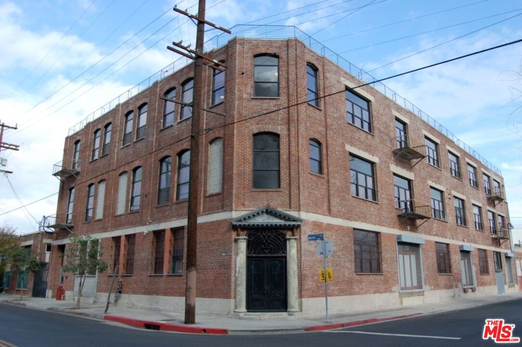 652 Mateo Street 102