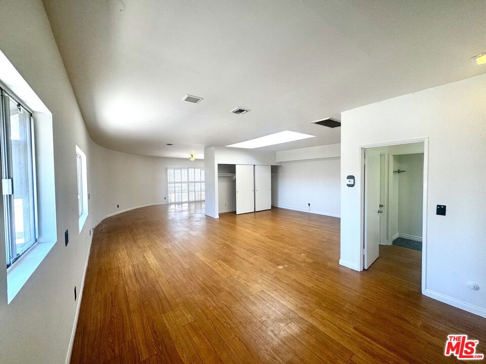 10626 1/2 Magnolia Boulevard