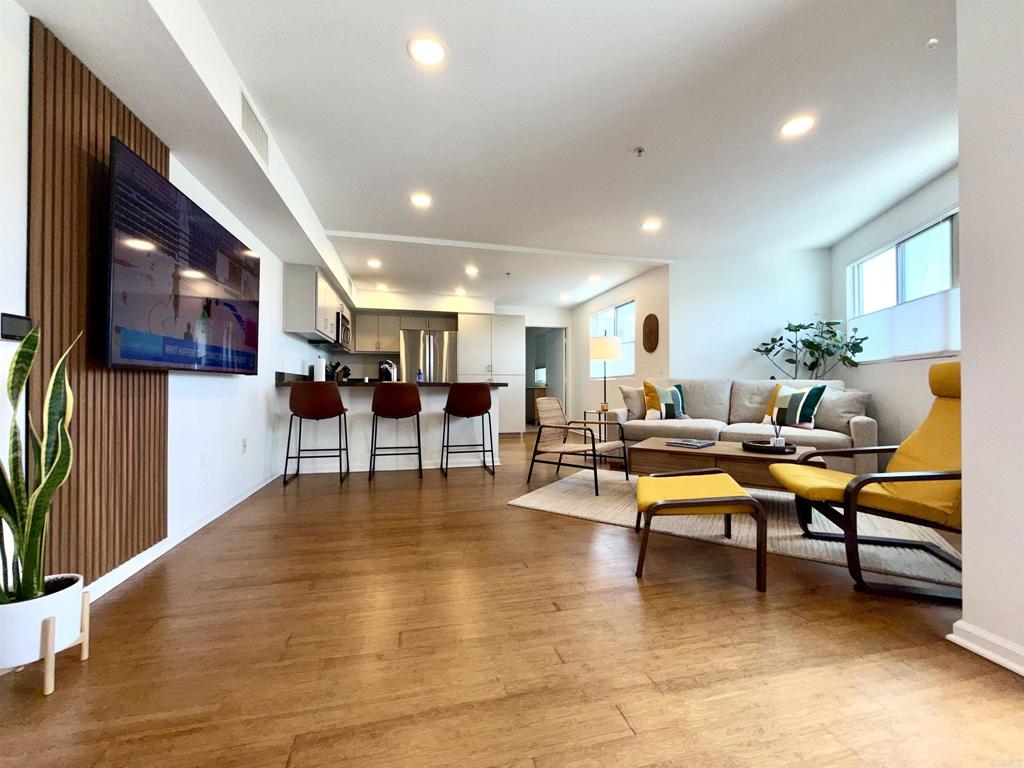 687 S Coast Highway 101 308