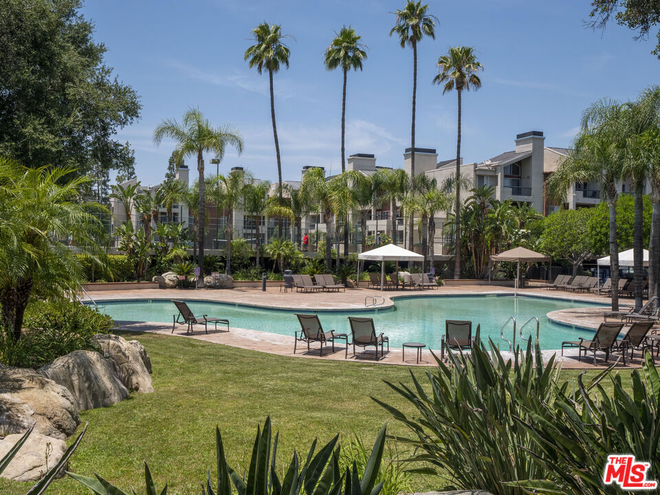 5515 Canoga Avenue 230