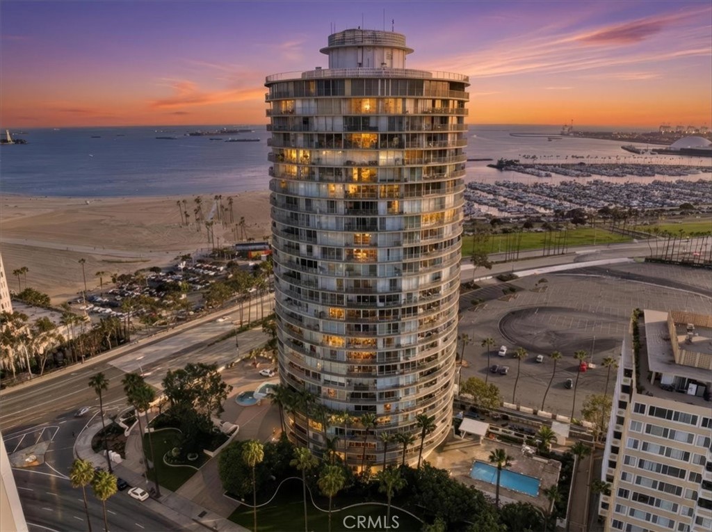 700 E Ocean 601