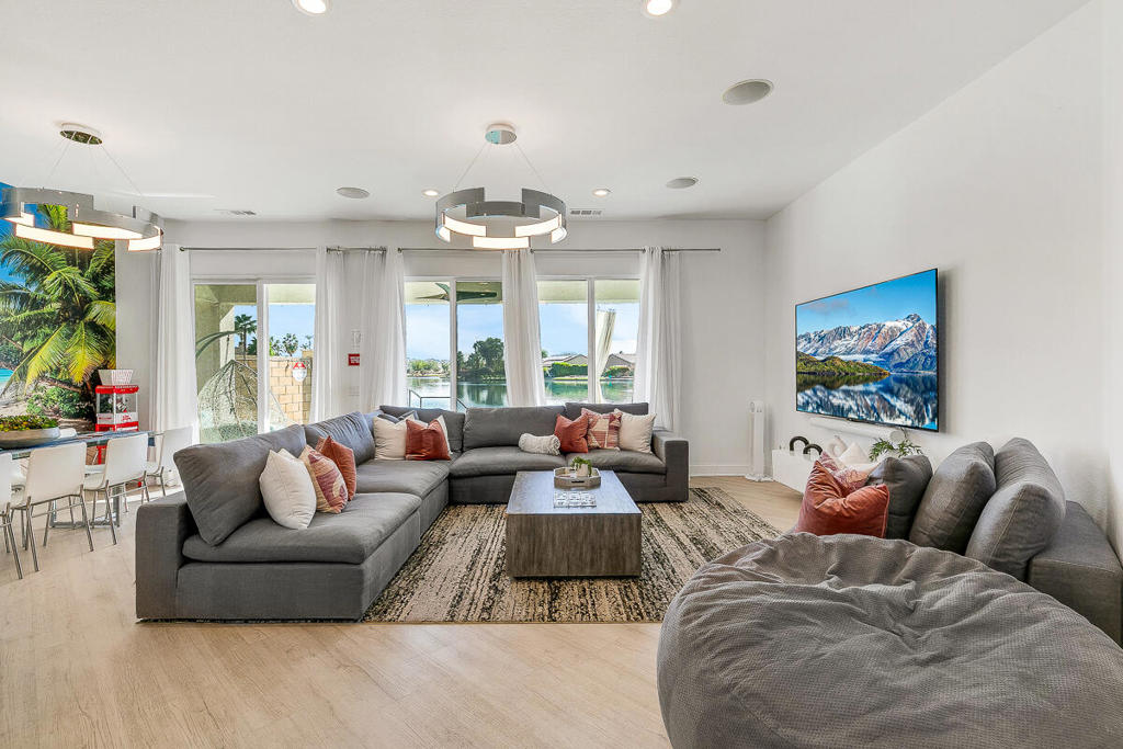 84297 Canzone Drive
