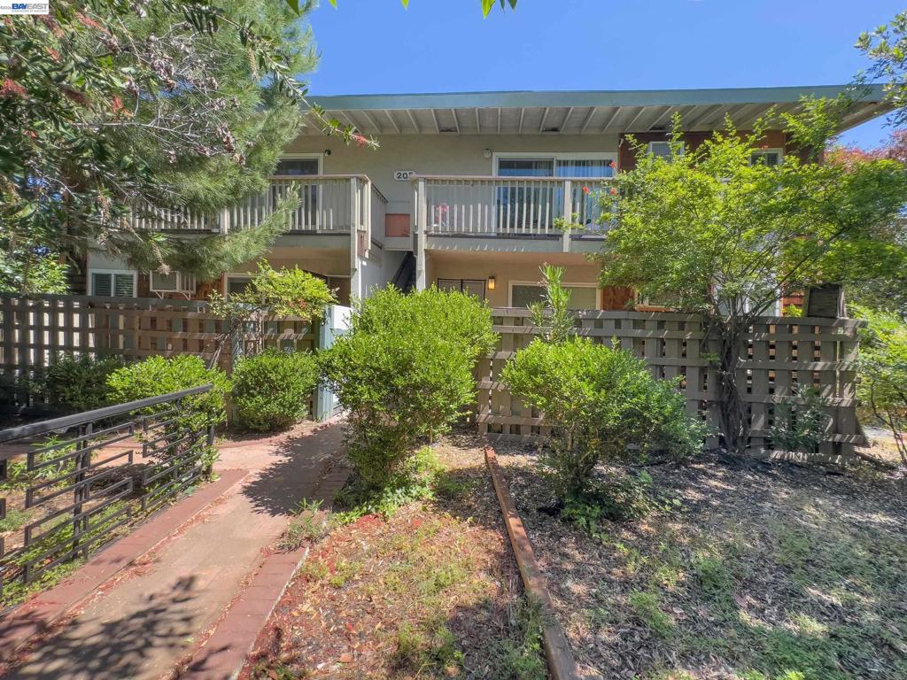 205 Muir Rd