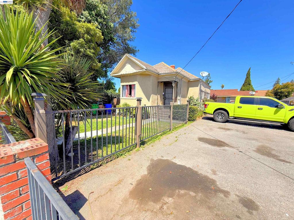 591 W Sunset Blvd