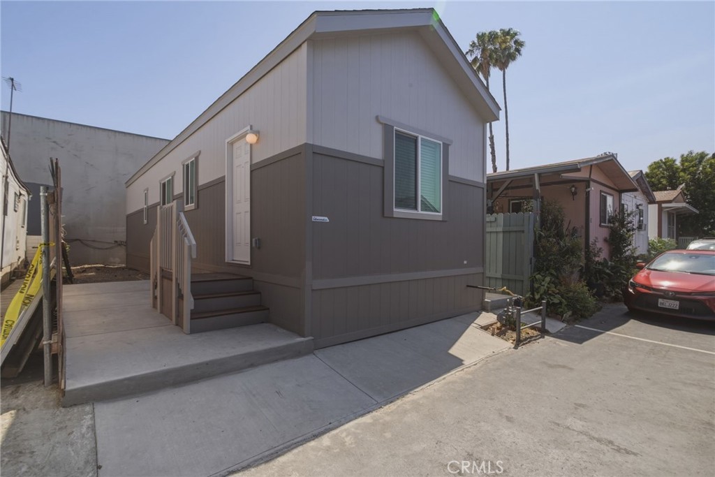 7650 Balboa Boulevard 27