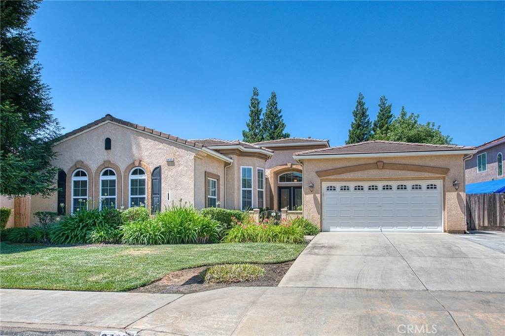 8405 N Paula