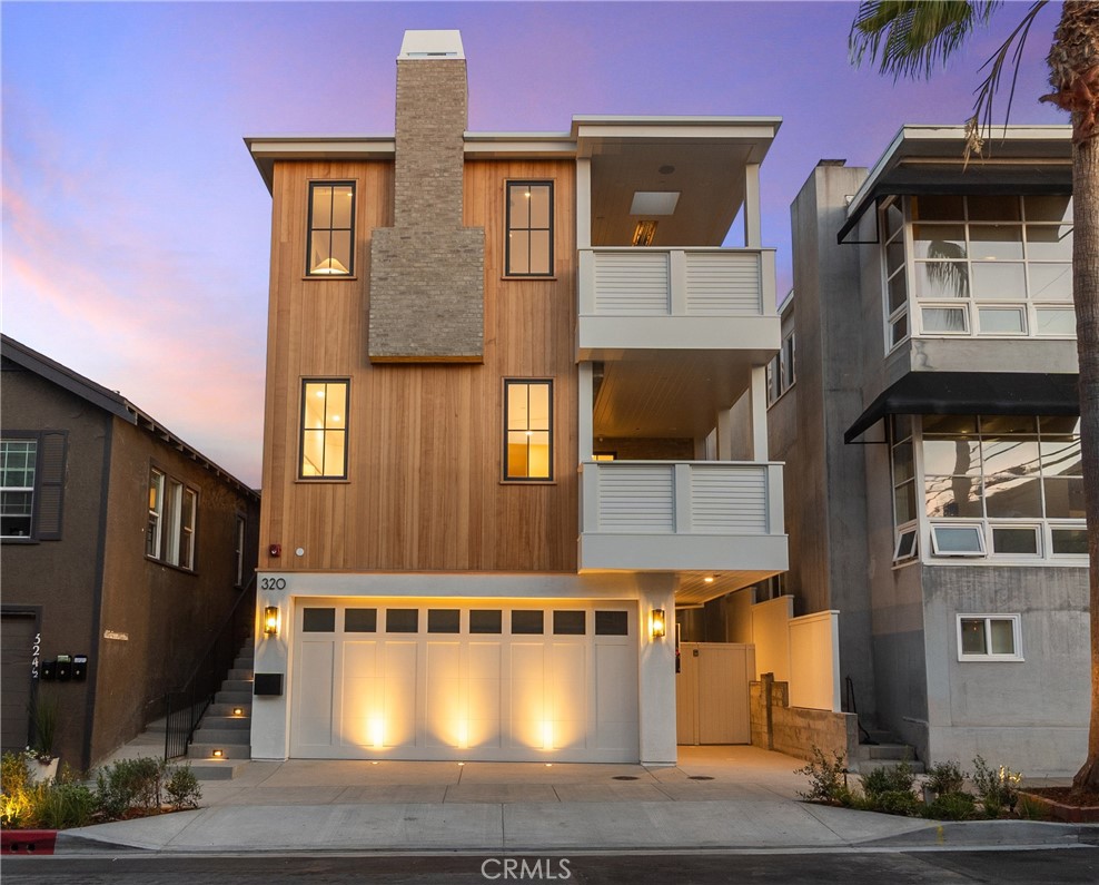 320 1st St