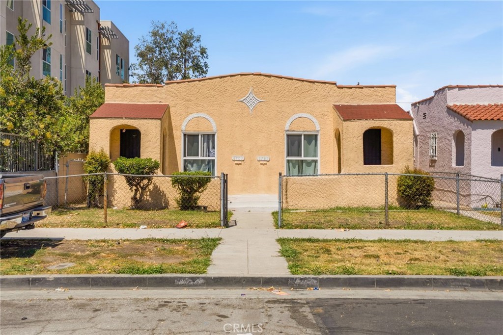 8701 Menlo