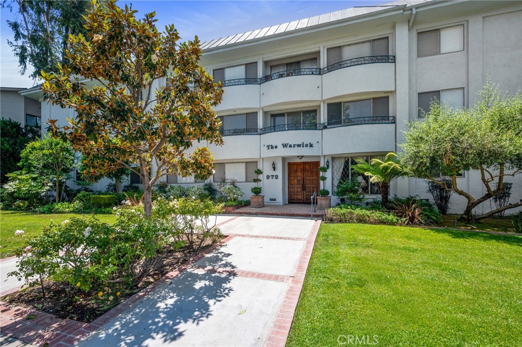 972 E California 307