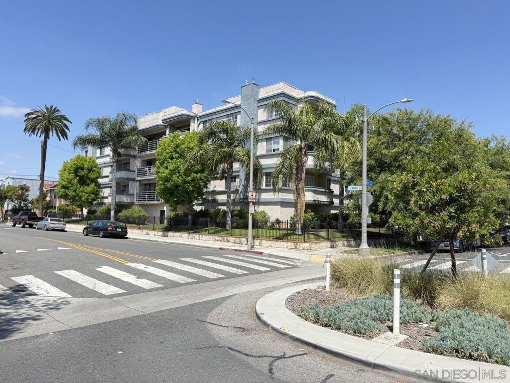 535 W 4Th 306